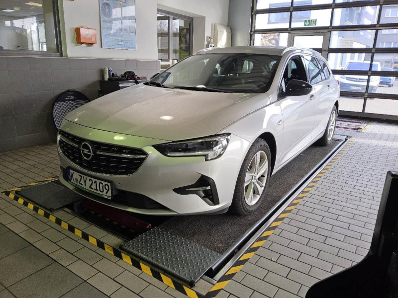 Opel Insignia Sports Tourer 2.0 Elegance - Diesel - Manual - 174 hp - 110.420 km