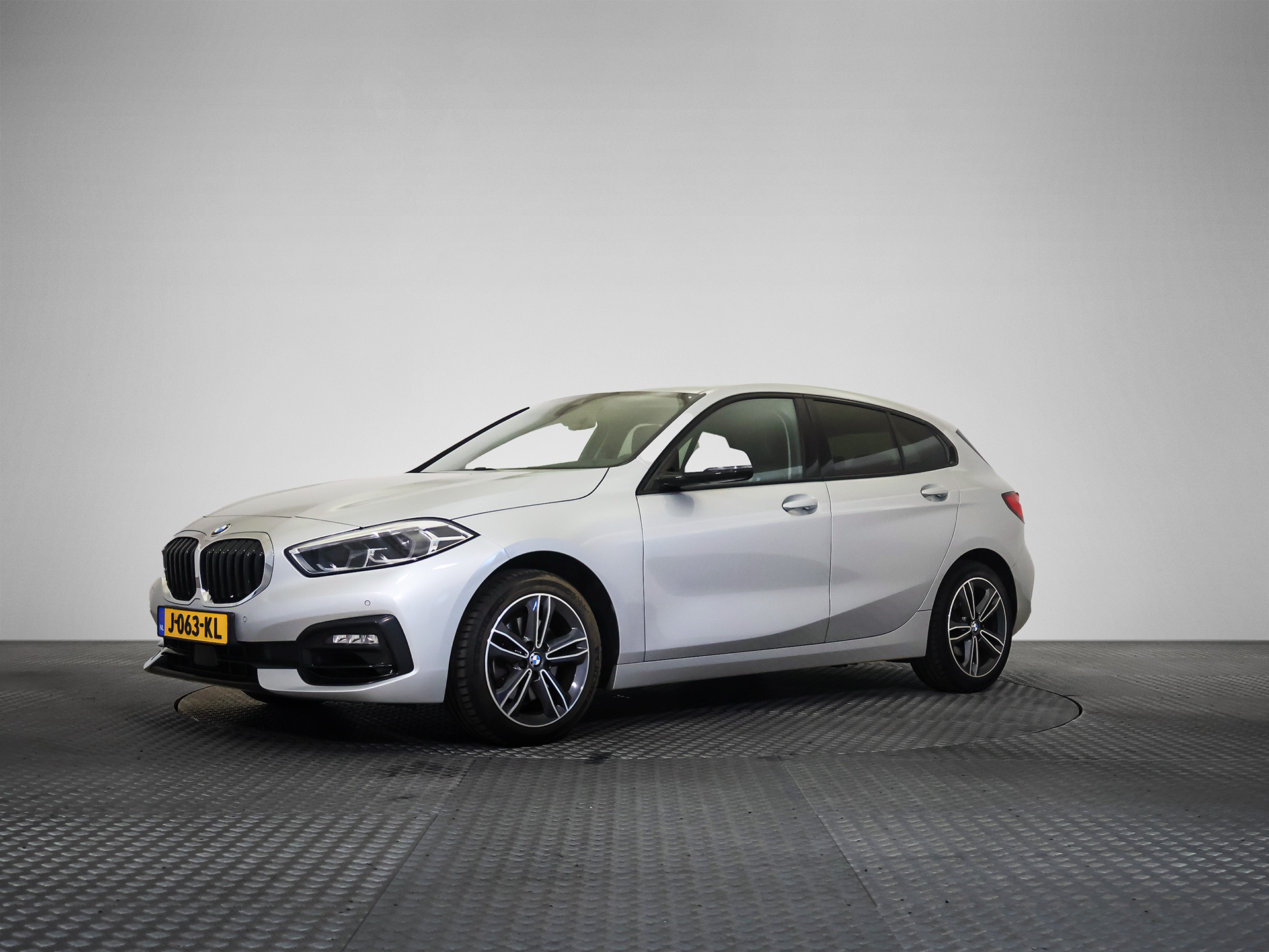 BMW 1 Series 118i Executive - Petrol - Automatic - 140 hp - 121.858 km