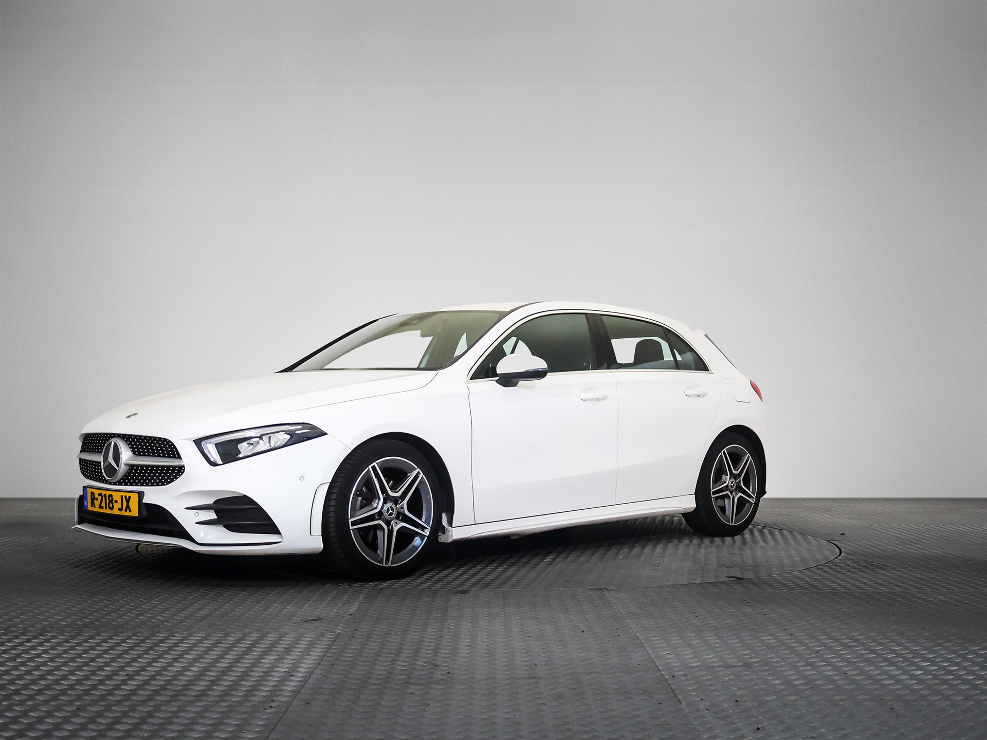 Mercedes-Benz A 180 Business Solution AMG - Petrol - Automatic - 136 hp - 61.353 km