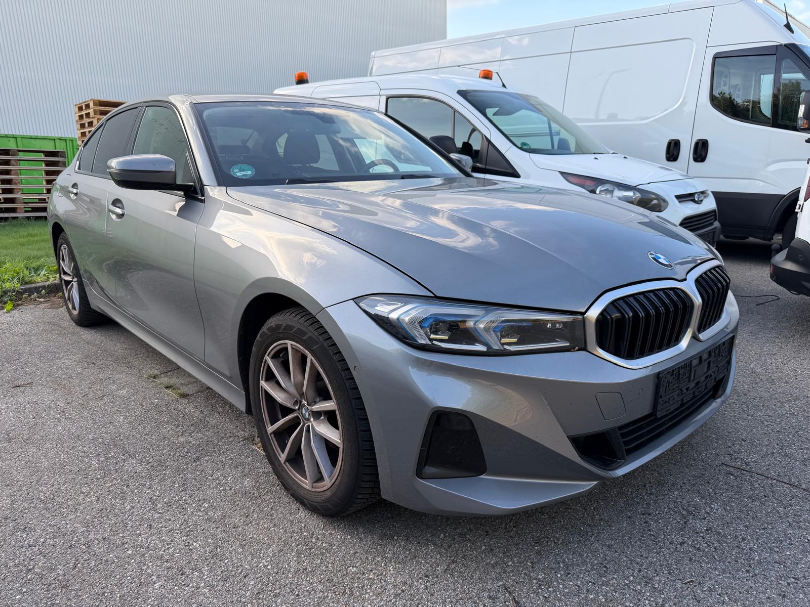 BMW 3 Series 318i - Petrol - Automatic - 156 hp - 107.831 km