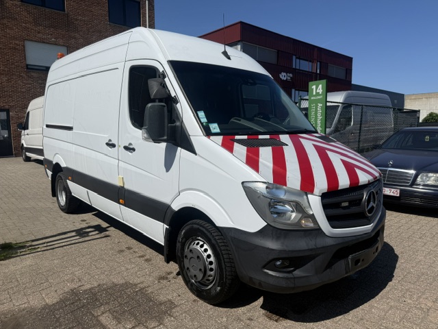 Mercedes-Benz Sprinter L2H2 519 - Diesel - Manual - 190 hp - 130.178 km