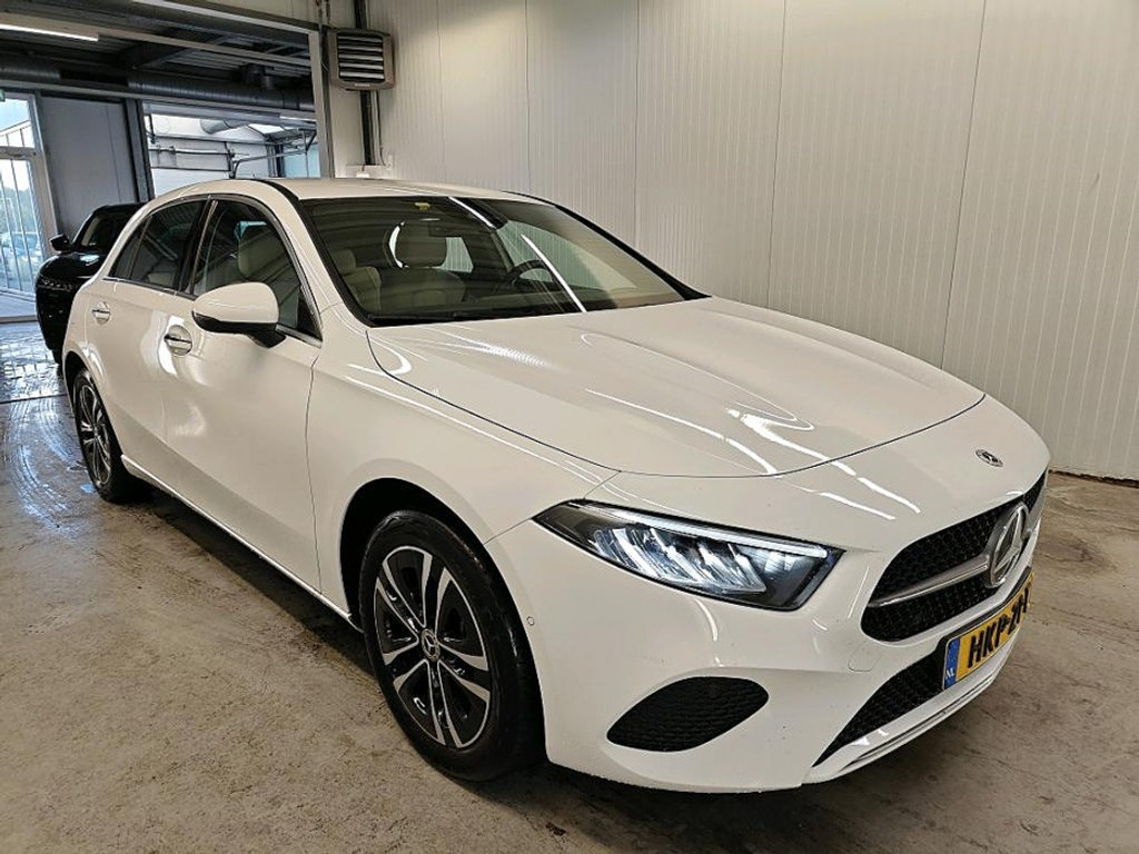 Mercedes-Benz A 250e Luxury Line - Hybrid - Automatic - 163 hp - 52.084 km