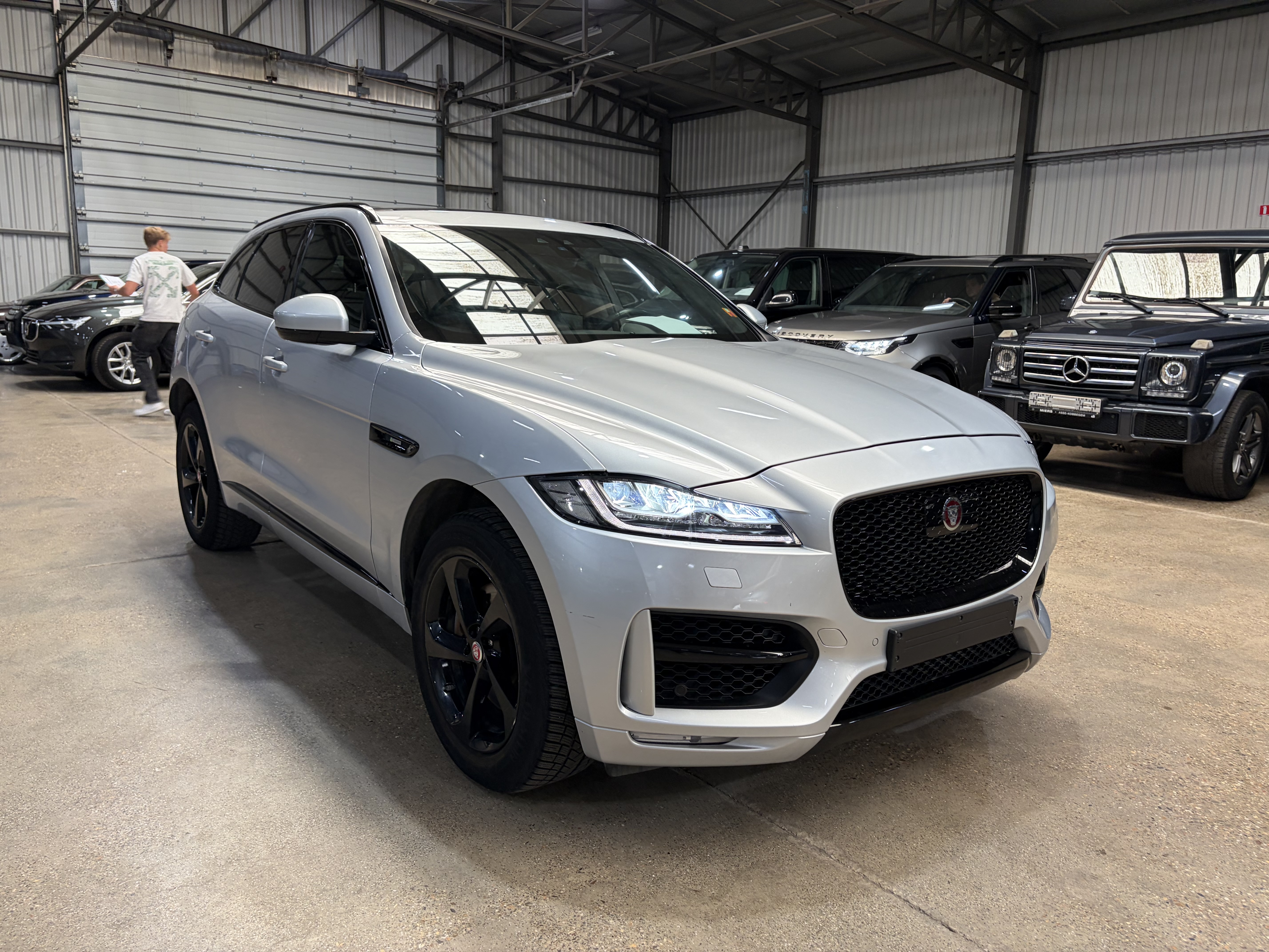 Jaguar F-Pace 3.0d - AWD - Diesel - Automatic - 300 hp - 129.663 km