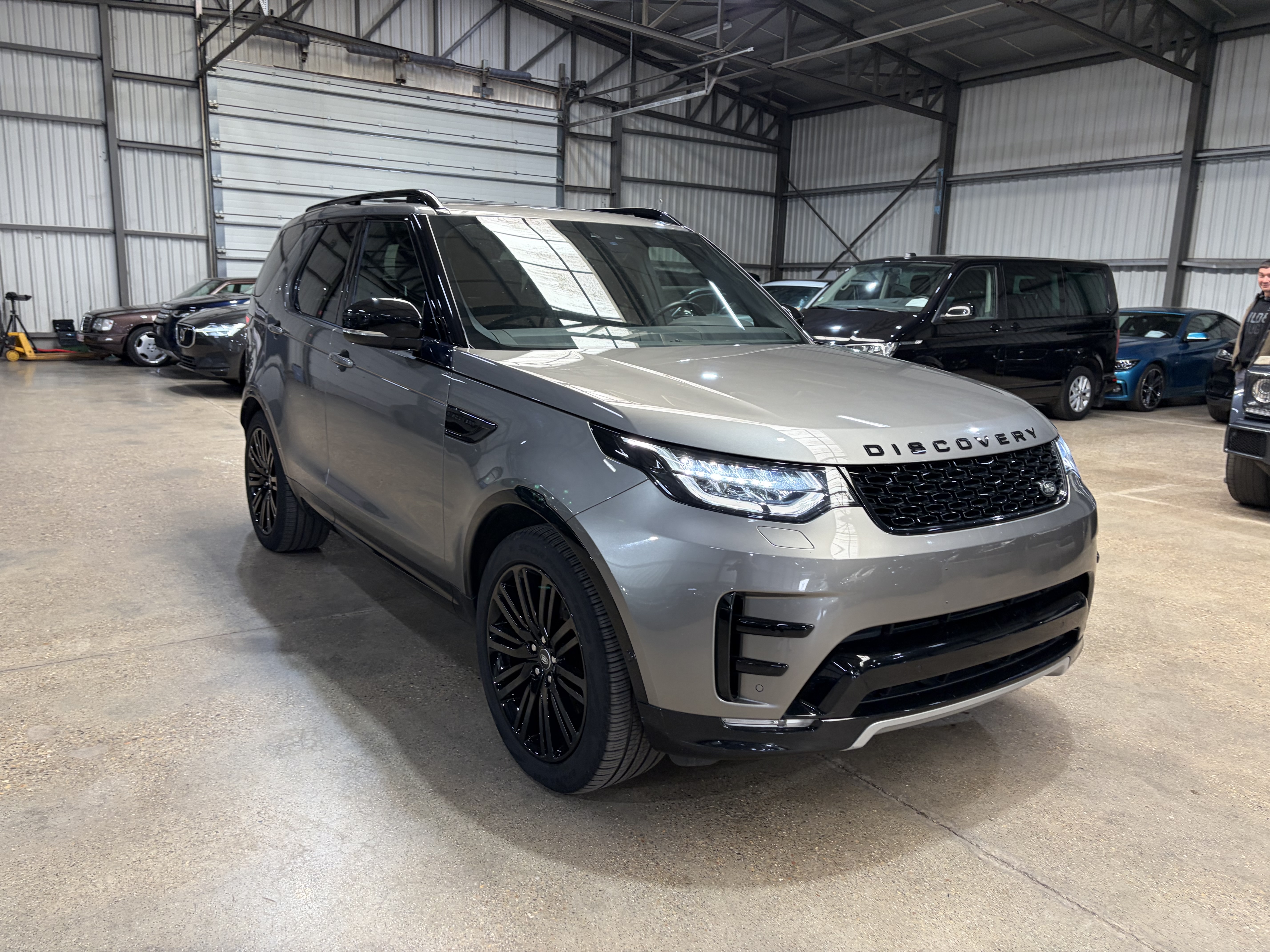 Land Rover Discovery 2.0 - AWD - Diesel - Automatic - 240 hp - 106.706 km