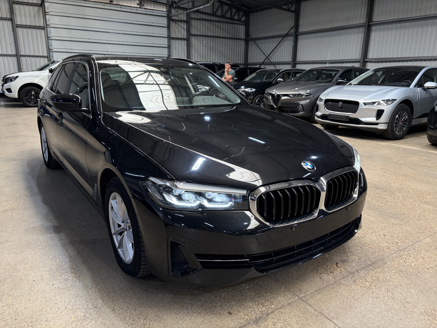 BMW 5 Series Touring 518 - Diesel - Automatic - 136 hp - 141.197 km