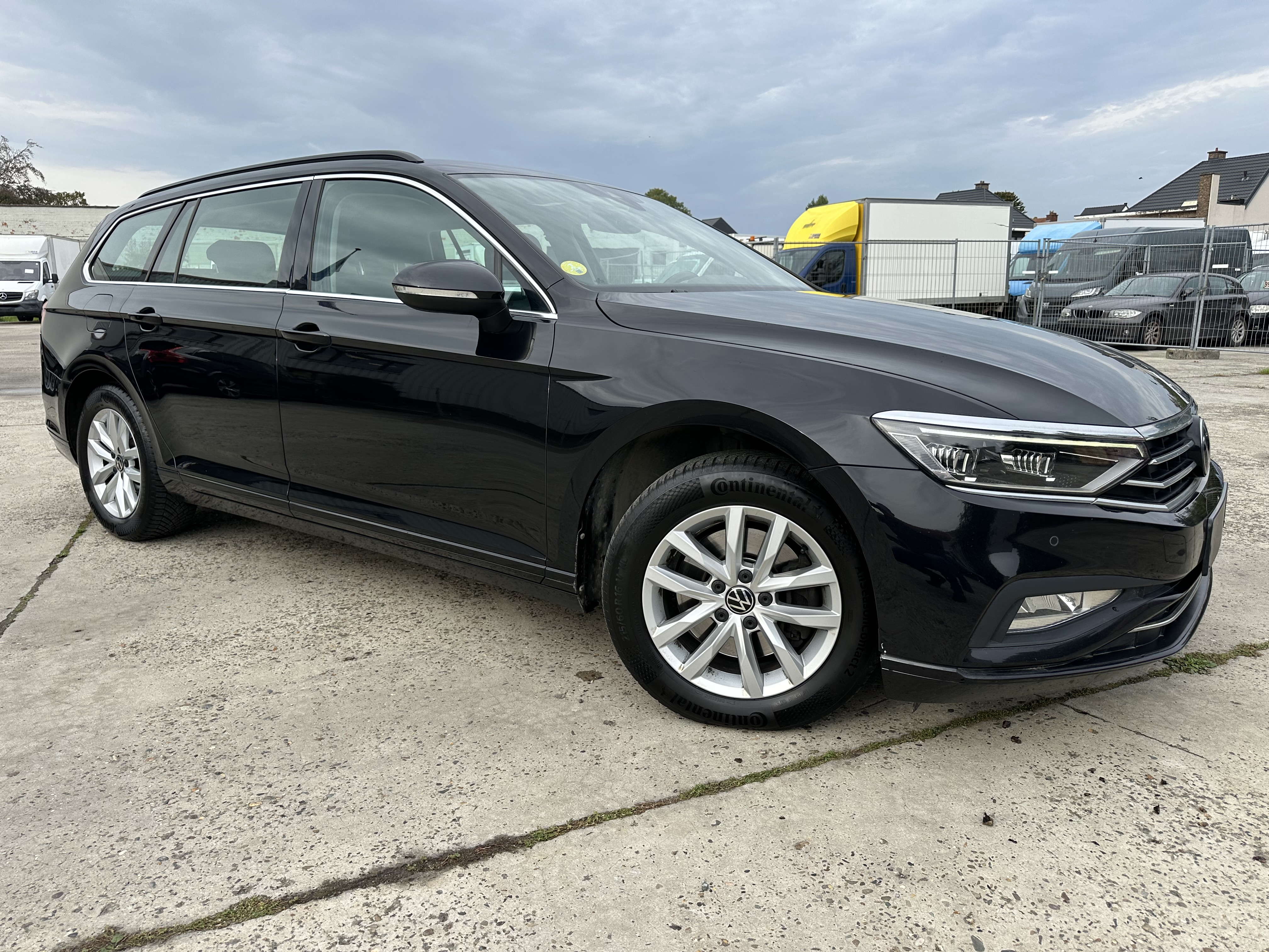Volkswagen Passat Variant 2.0 TDI Style Business - Diesel - Automatic - 122 hp - 173.439 km