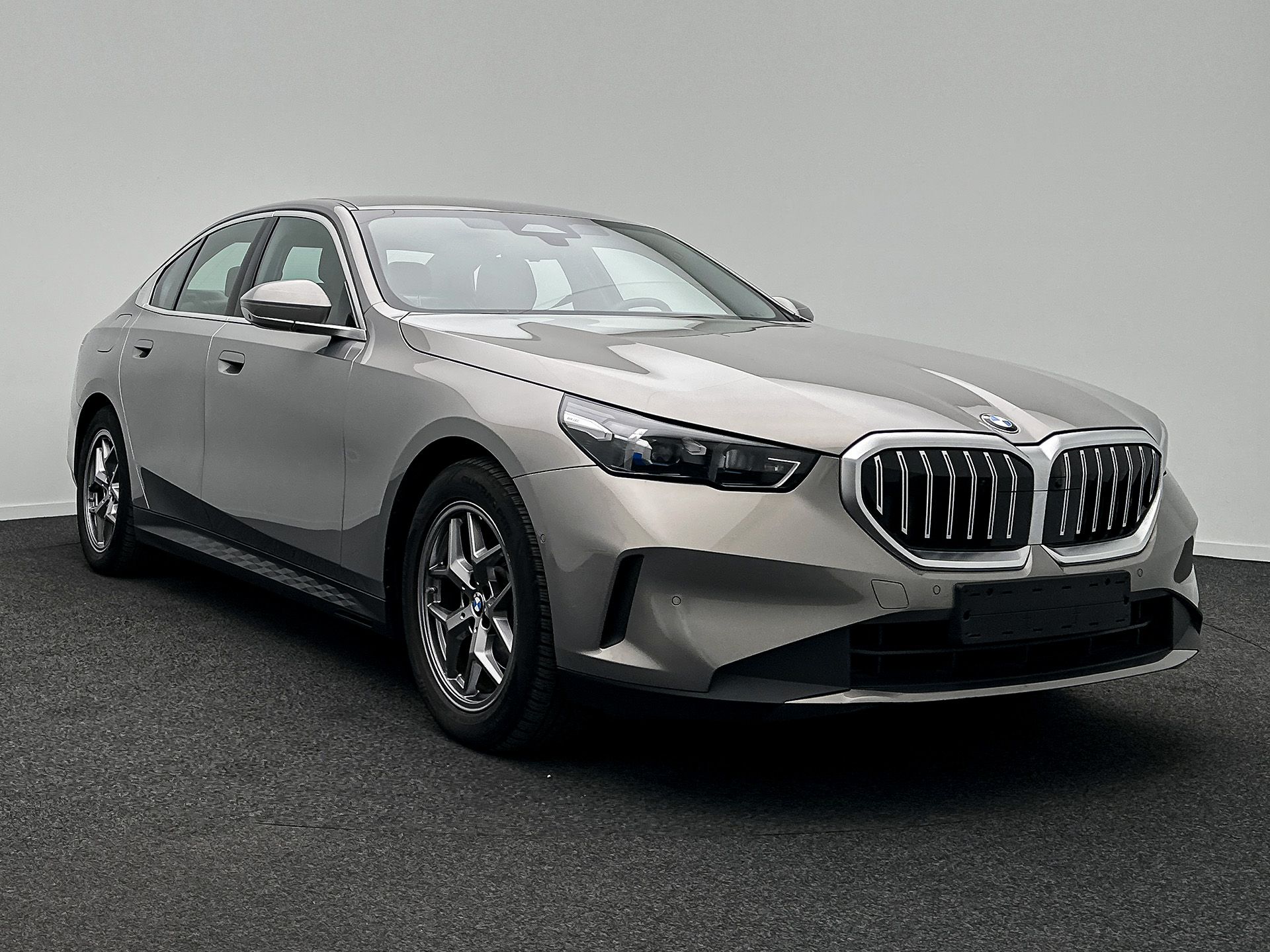 BMW 5 Series 520i - Petrol - Automatic - 190 hp - 82.541 km