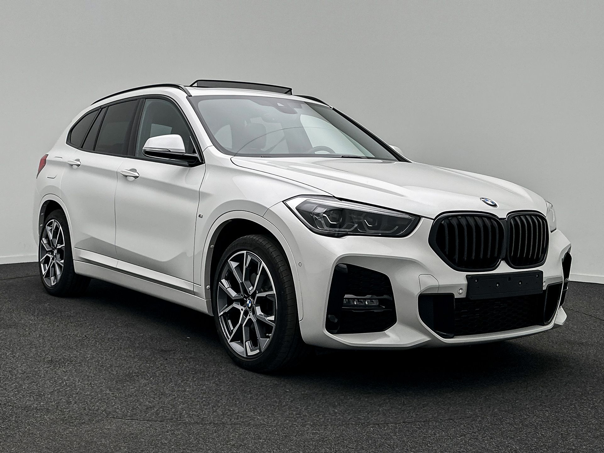 BMW X1 18i M Sport - Petrol - Automatic - 136 hp - 25.682 km