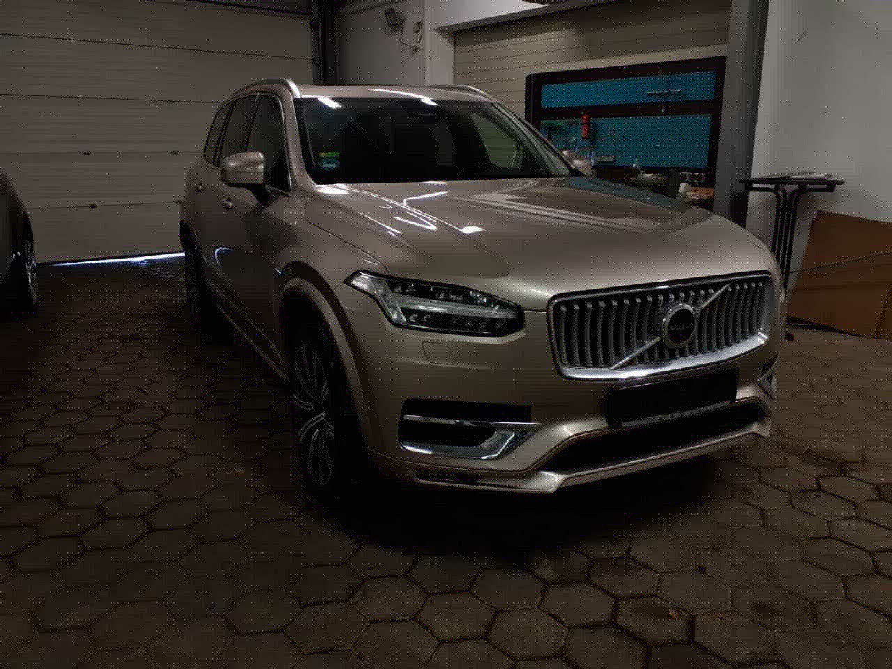Volvo XC90 2.0 Plus Bright - Diesel - Automatic - 235 hp - 35.430 km