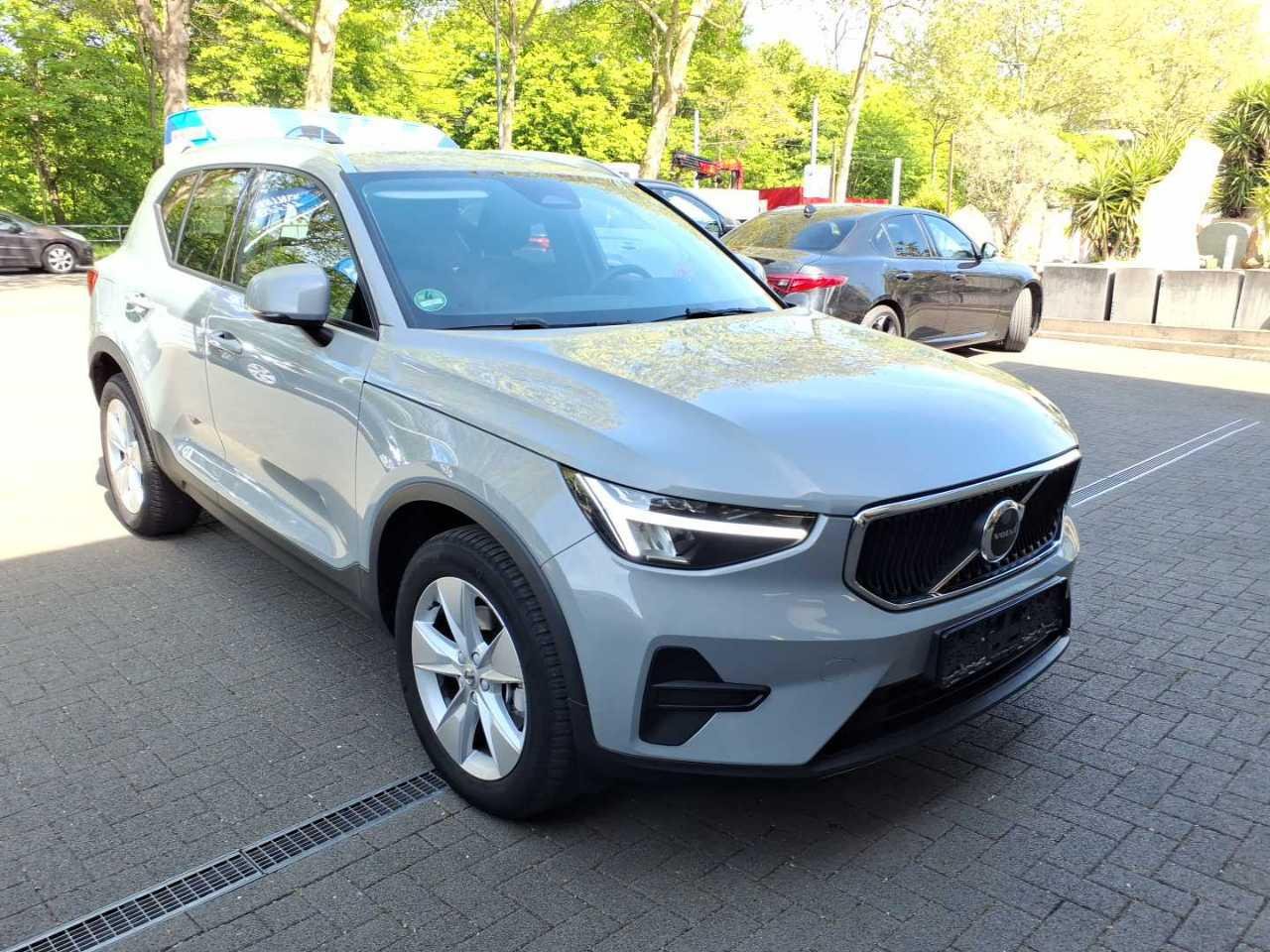 Volvo XC40 B3 Core - Petrol - Automatic - 163 hp - 38.913 km