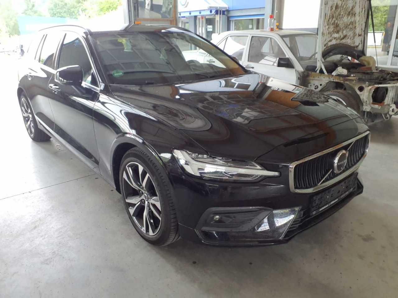 Volvo V60 B4 Core - Petrol - Automatic - 197 hp - 17.167 km