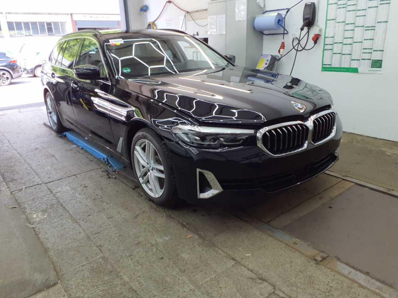BMW 5 Series Touring 520d Luxury - Diesel - Automatic - 190 hp - 78.239 km