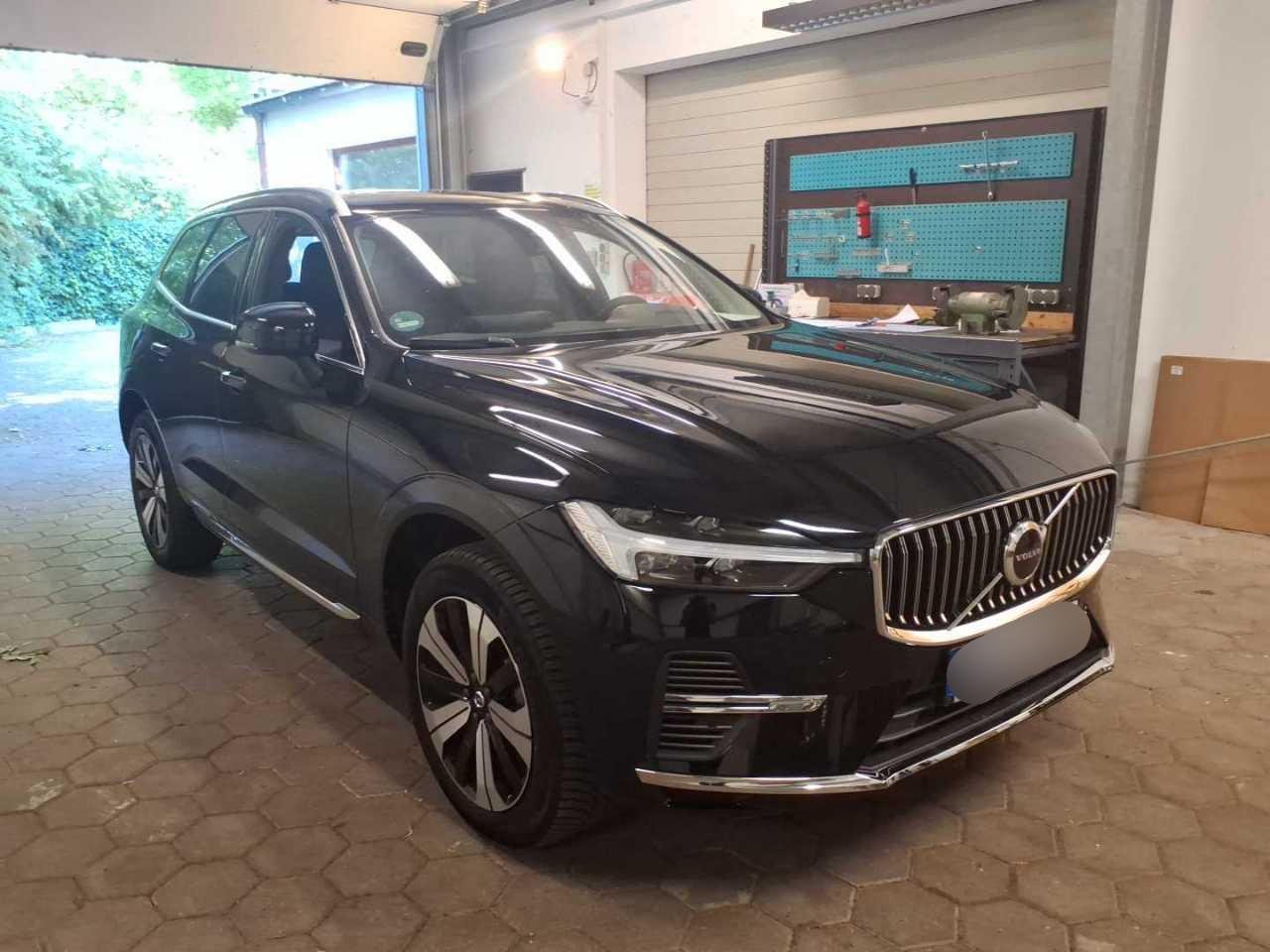 Volvo XC60 T6 Core - Hybrid - Automatic - 253 hp - 13.489 km