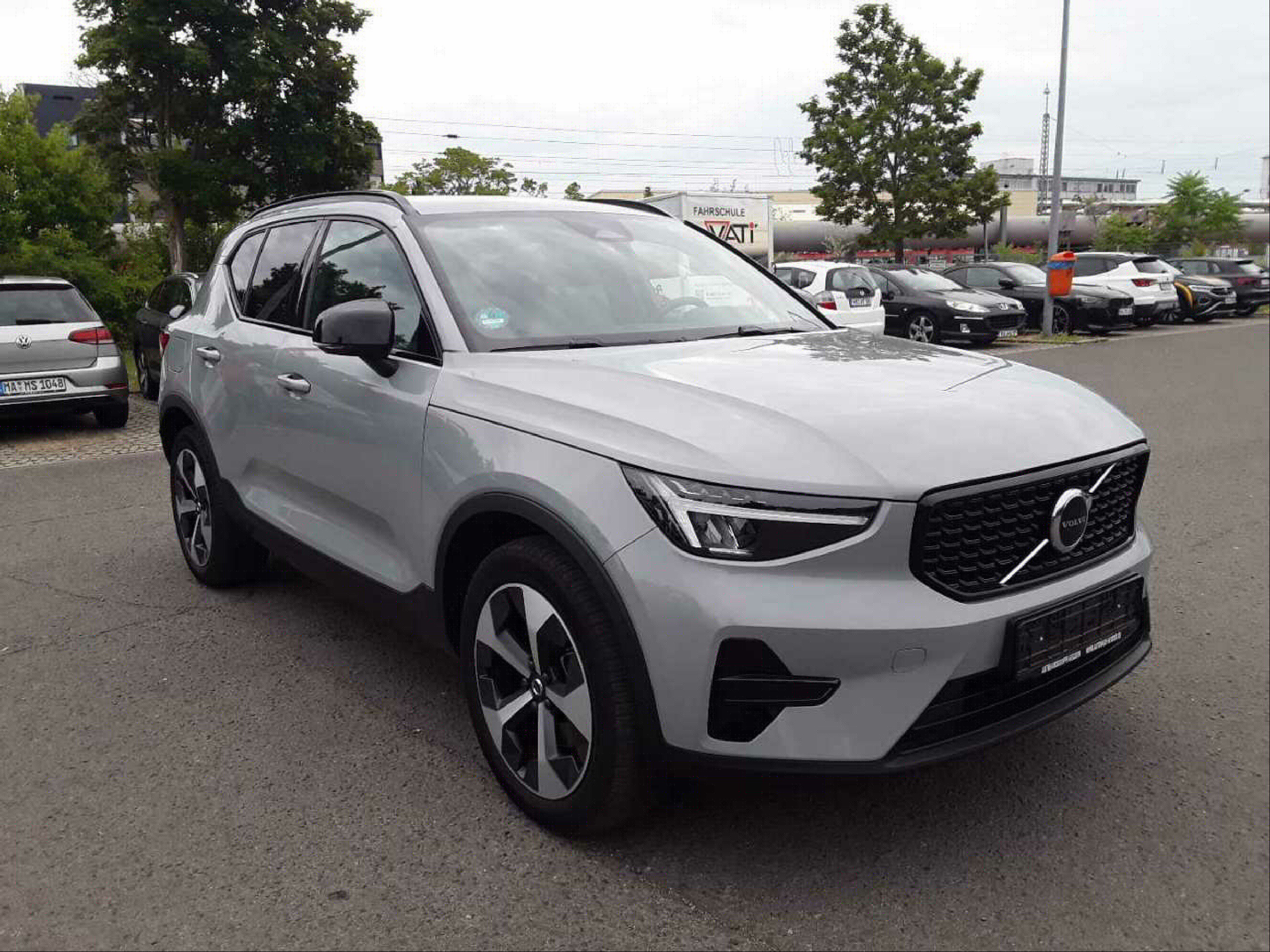 Volvo XC40 B3 Plus Dark - Petrol - Automatic - 163 hp - 22.366 km