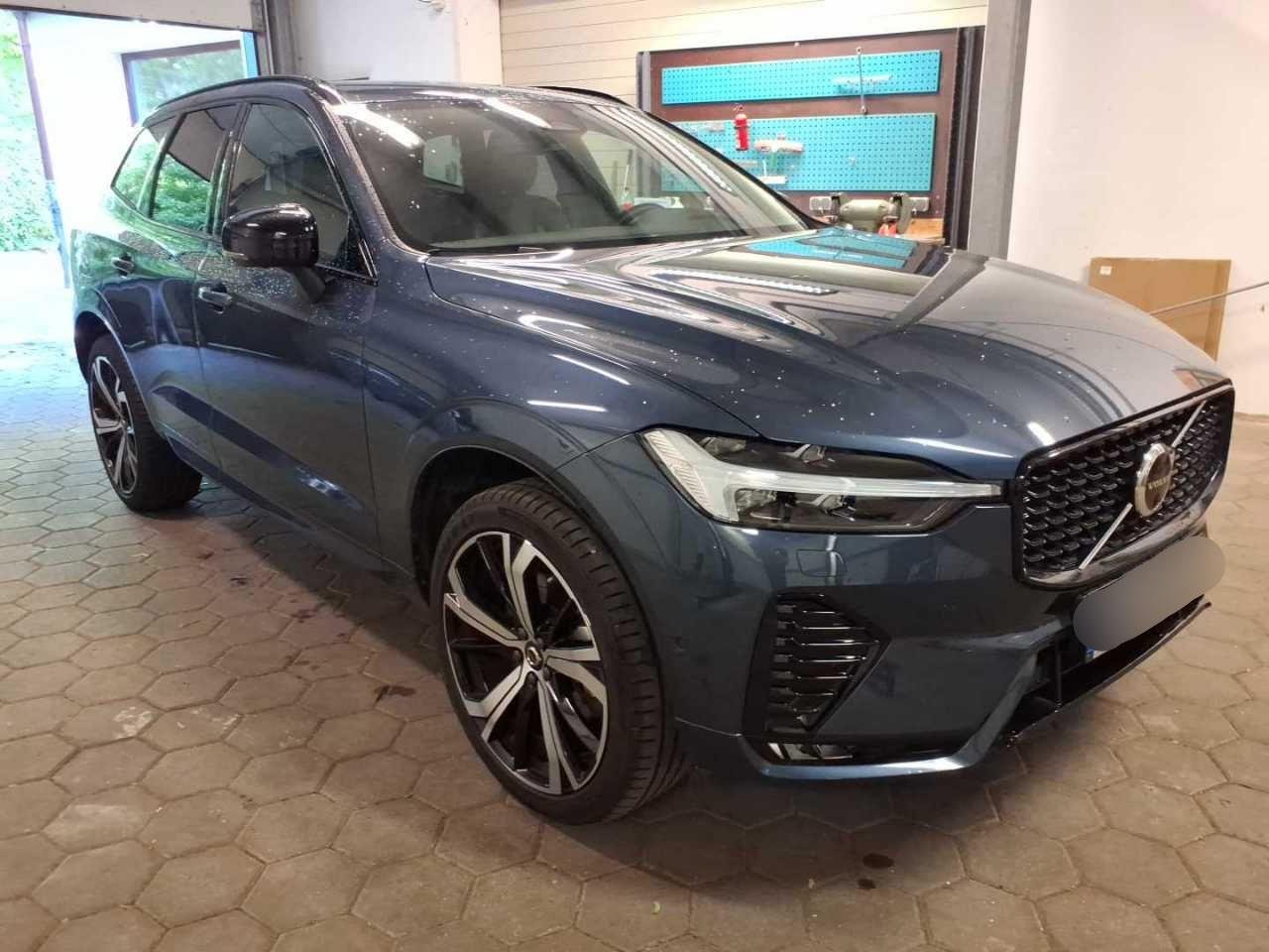 Volvo XC60 B4 Plus Dark - Petrol - Automatic - 197 hp - 12.278 km