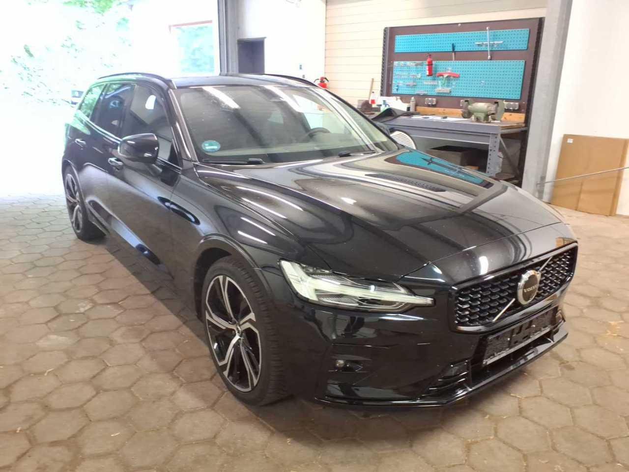 Volvo V60 B4 Plus Dark - Petrol - Automatic - 197 hp - 23.686 km