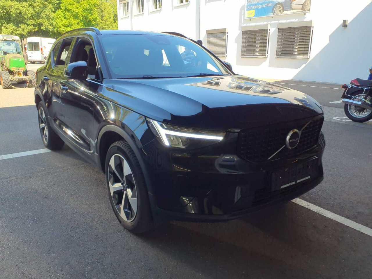 Volvo XC40 B3 Plus Dark - Petrol - Automatic - 163 hp - 25.048 km