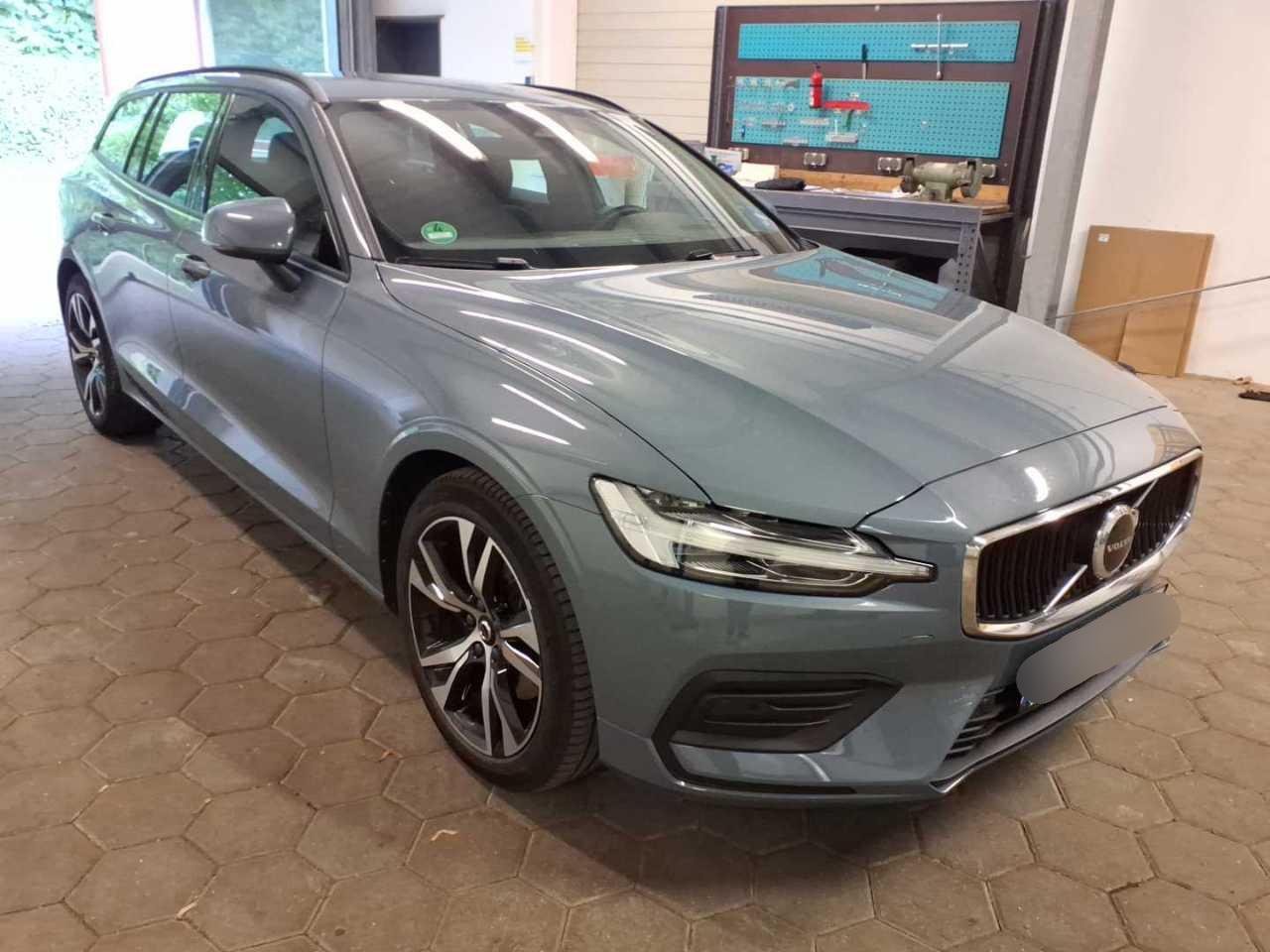 Volvo V60 B3 Essential - Petrol - Automatic - 163 hp - 33.914 km