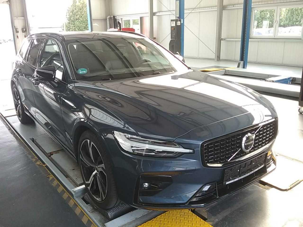 Volvo V60 B4 Plus Dark - Petrol - Automatic - 197 hp - 26.570 km