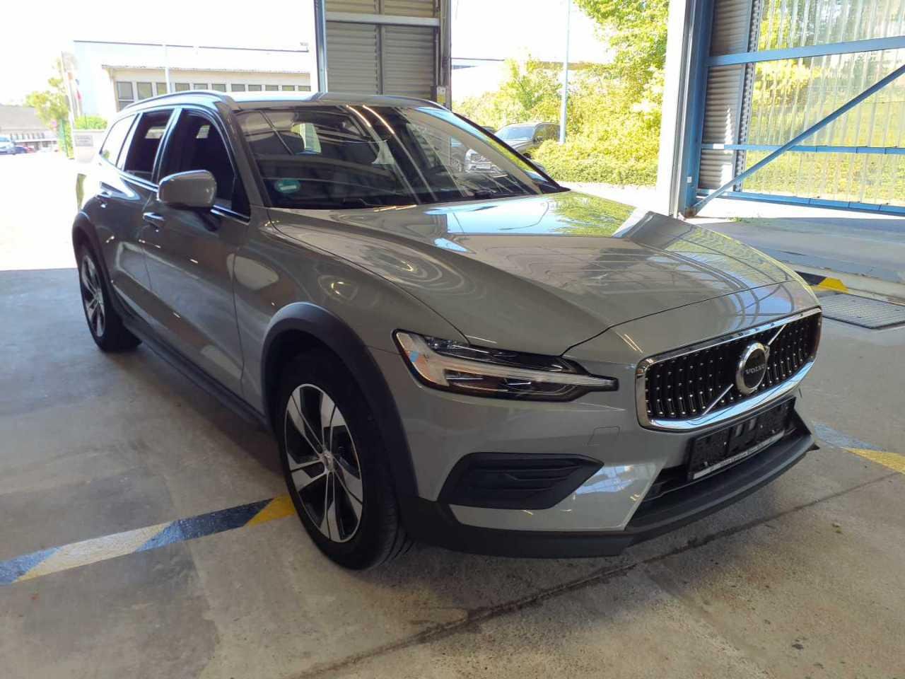 Volvo V60 Cross Country B5 Plus - AWD - Petrol - Automatic - 250 hp - 21.587 km
