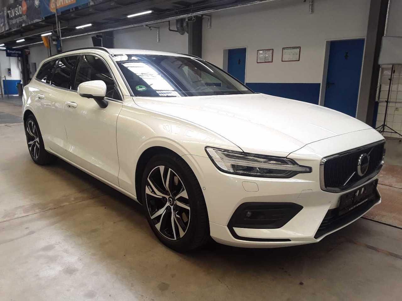 Volvo V60 B4 Core - Petrol - Automatic - 197 hp - 29.609 km
