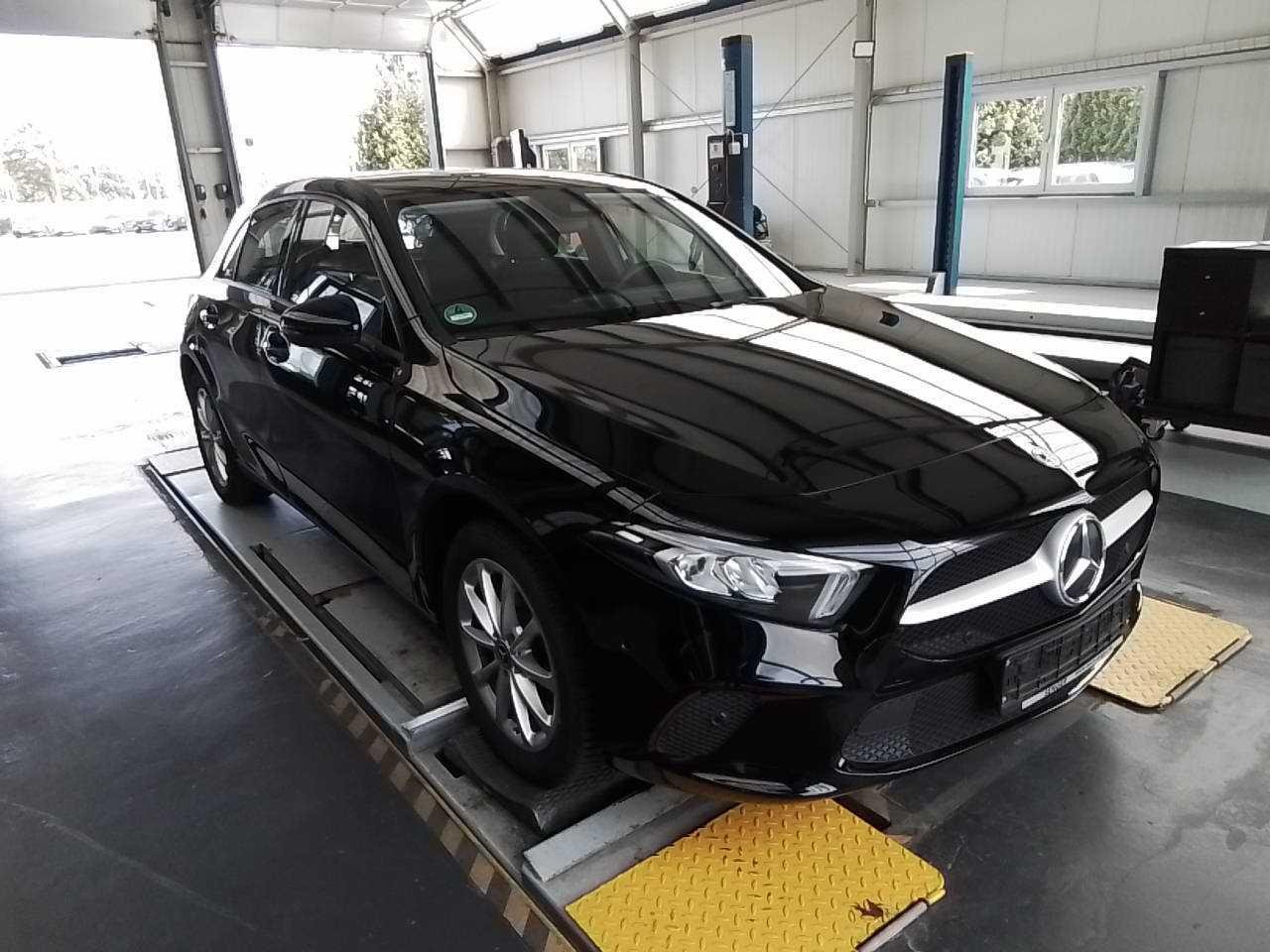 Mercedes-Benz A 250e - Hybrid - Automatic - 160 hp - 51.784 km