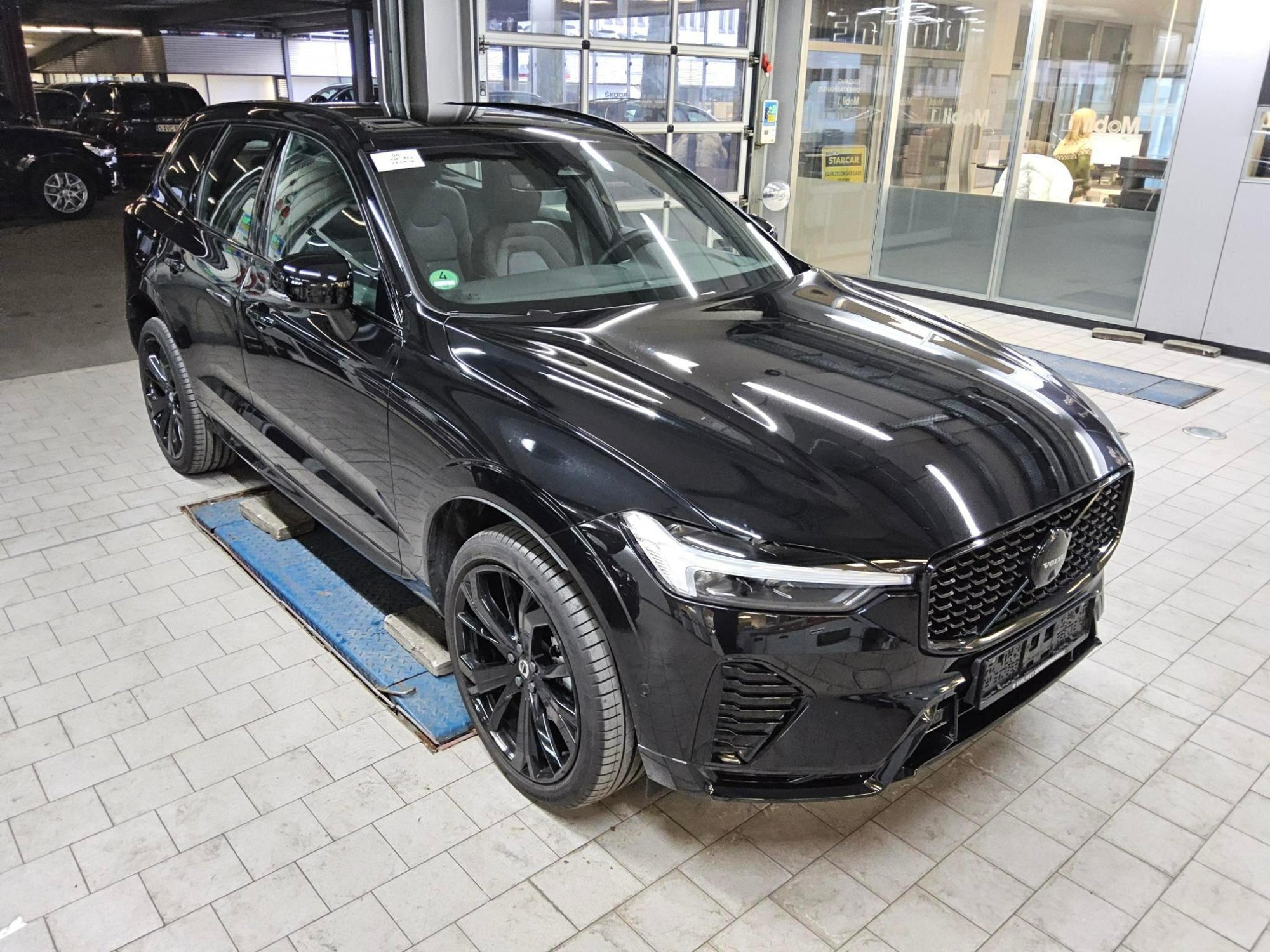 Volvo XC60 B5 Black Edition Plus - AWD - Petrol - Automatic - 250 hp - 12.732 km