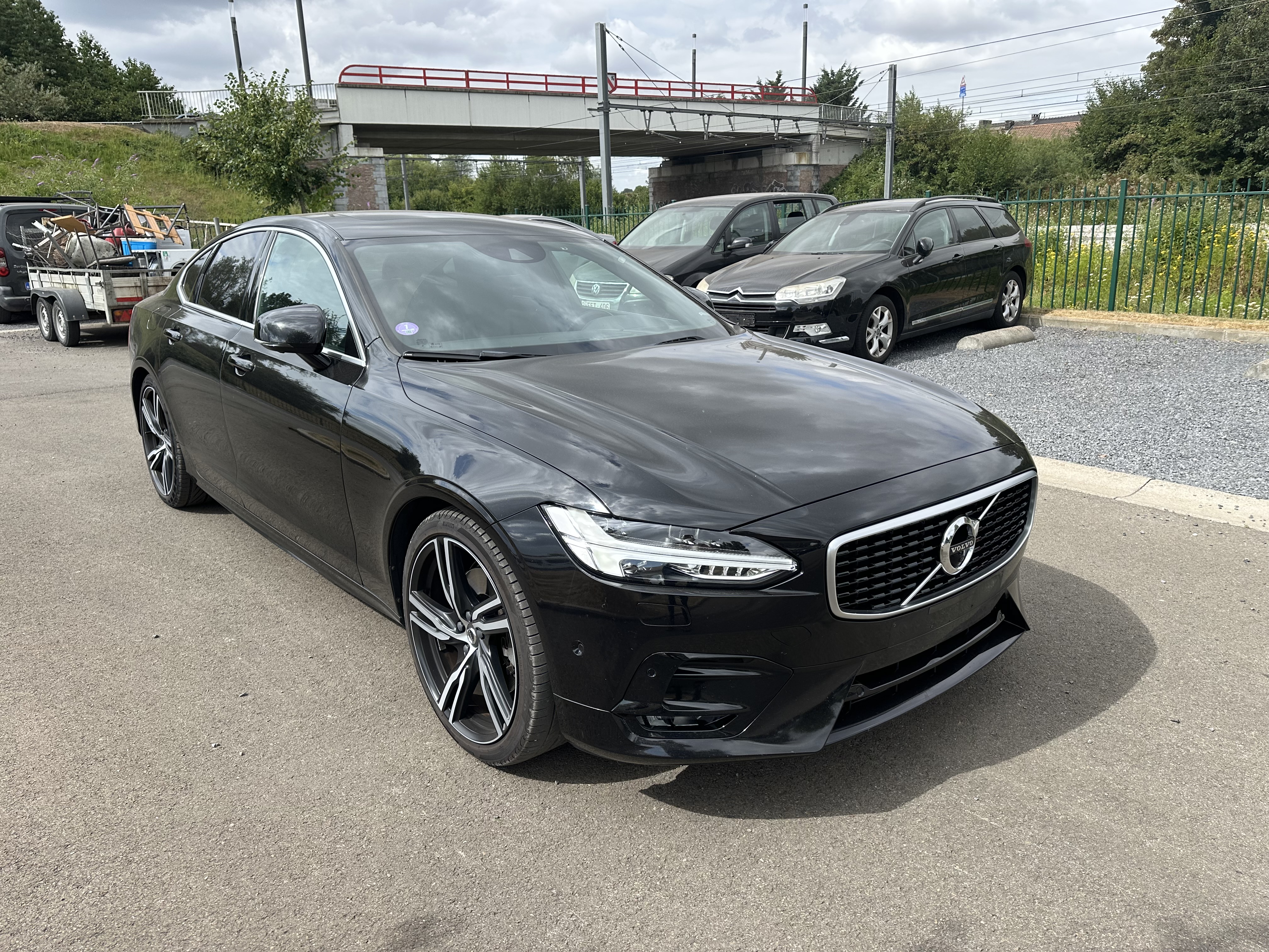 Volvo S90 T4 R-Design - Petrol - Automatic - 190 hp - 142.406 km