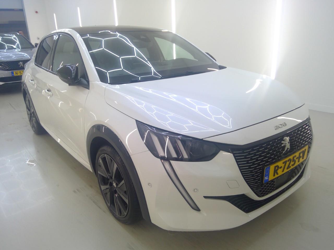 Peugeot 208 1.2i GT
