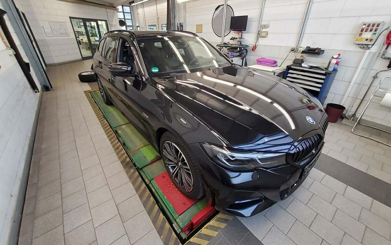 BMW 3 Series Touring 330e M Sport