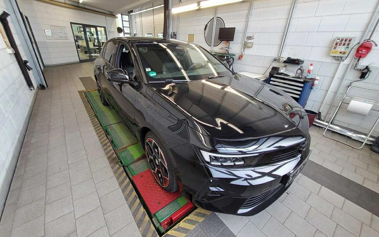 Opel Astra 1.2 GS Line