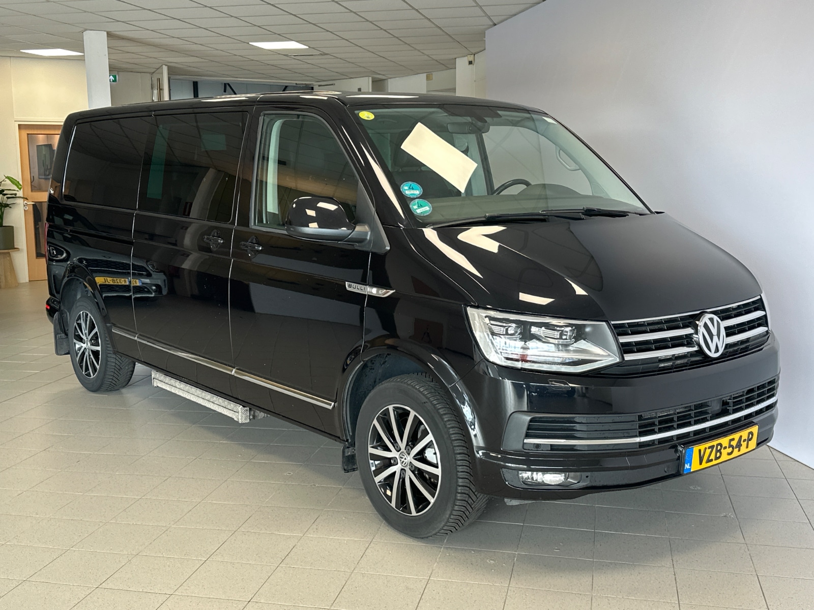 Volkswagen Transporter L2H1 2.0 TDI Bulli