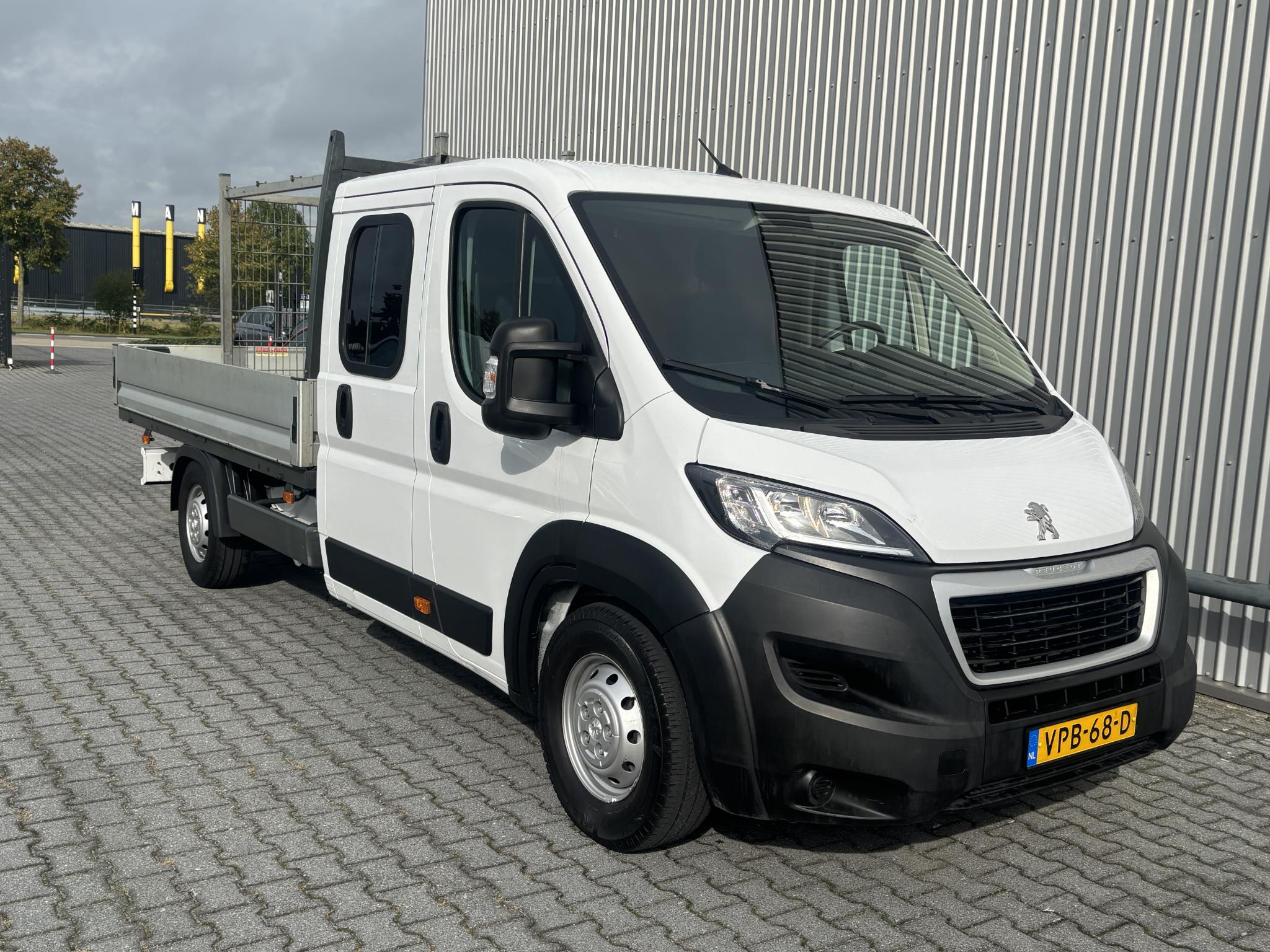 Peugeot Boxer chassis cab 2.2 HDI Premium